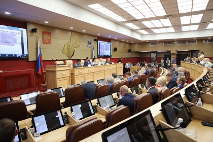 Два закона о соцподдержке семей с детьми приняты на внеочередной сессии